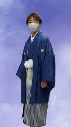 【小学校卒業式】男袴は青で爽やかコーディネートのイメージ