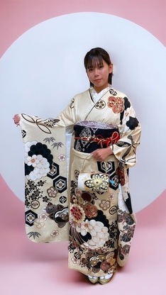【姫路市成人式】振袖の菊柄でレトロ可愛さを楽しむのイメージ