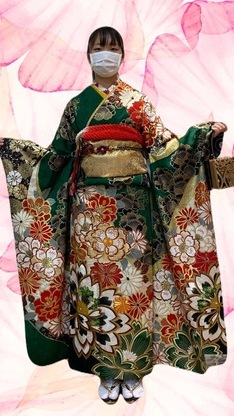 豪華な牡丹柄が魅力的！今田美桜ブランドの振袖のイメージ