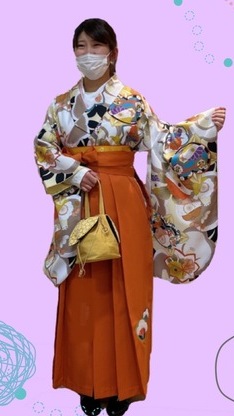姫路市の卒業式は、ラフィネモカの袴のイメージ