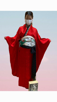 真っ赤なシンプルな振袖❅大人気 玉城ティナブランドのお着物☆のイメージ