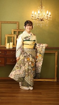 姫路市の成人式は、桂由美ブランドの振袖のイメージ