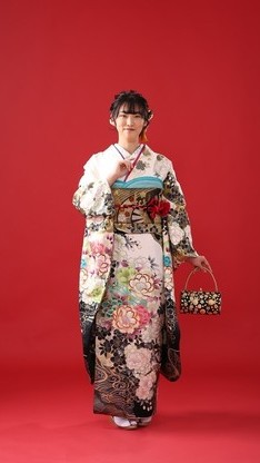姫路市の成人式は、今田美桜ブランドの振袖のイメージ