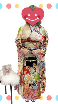 姫路市の成人式は、クリーム地の振袖のイメージ