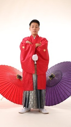 姫路市の成人式は、赤地の男袴のイメージ