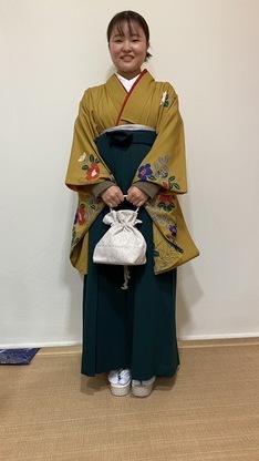 姫路市の卒業式は、からし地の卒業袴のイメージ