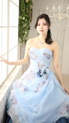 姫路市の成人式は、玉城ティナ×紅一点ブランド振袖　ドレスのイメージ