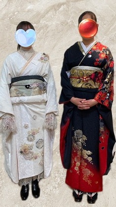 姫路市の成人式は、ラフィネモカの振袖&紅と黒のクールな振袖のイメージ