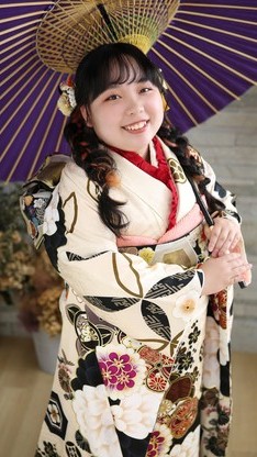 姫路市の成人式は、玉城ティナ×紅一点ブランドの振袖のイメージ