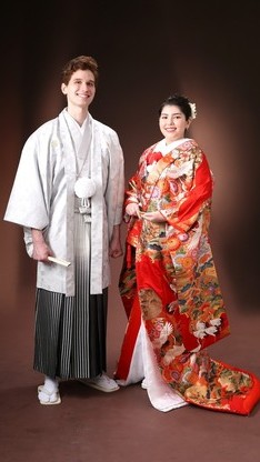 姫路市のウェディングは赤地の色打掛のイメージ