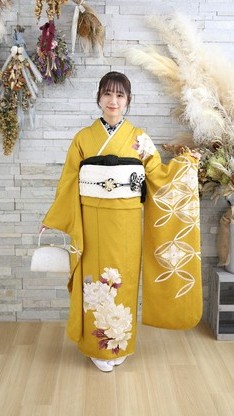 姫路市の成人式はからし色の振袖のイメージ