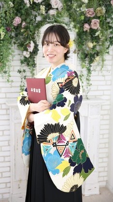 姫路市の卒業式は、にこるんブランドの卒業袴のイメージ