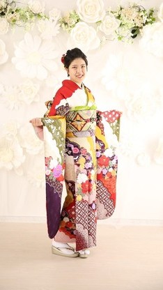 姫路市の成人式は、古典柄の振袖のイメージ