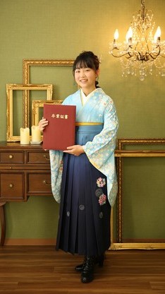姫路市の小学生卒業式は、水色地のお着物のイメージ