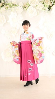 姫路市の小学生卒業式はピンク地のお着物のイメージ
