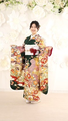 姫路市の成人式はグリーン地の振袖のイメージ