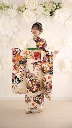 姫路市の成人式は、てふてふブランドの振袖のイメージ