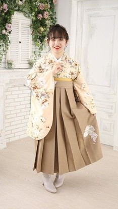 姫路市の卒業式は、ベージュの卒業袴のイメージ