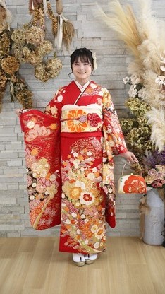 姫路市の成人式は、赤地の振袖のイメージ