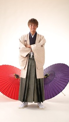姫路市の成人式は、ピンクベージュ地の男性用着物のイメージ