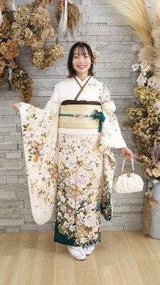 姫路市の成人式は、なでしこブランドの振袖のイメージ