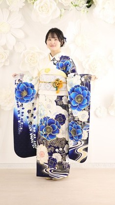 姫路市の成人式は、白地の振袖のイメージ