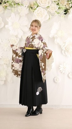 姫路市の卒業式は、ベージュ地の卒業袴のイメージ