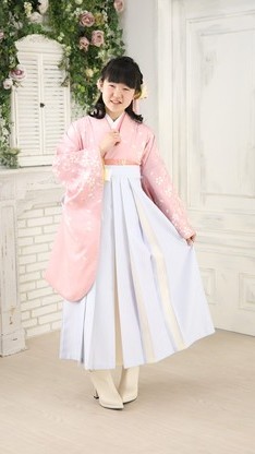 姫路市の卒業式は、ピンク地の卒業袴のイメージ