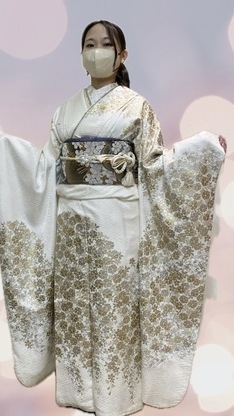 姫路市の成人式は、白地の振袖のイメージ