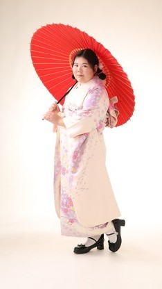 姫路市の成人式は、薄ピンク地の振袖のイメージ