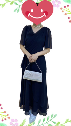 姫路市のお呼ばれドレスは、黒地のワンピースのイメージ