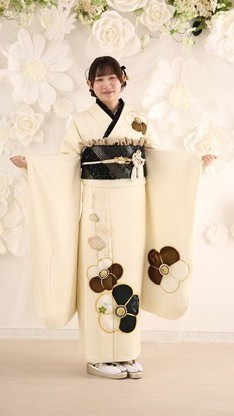姫路市の成人式は九重×中村里砂ブランドの振袖のイメージ