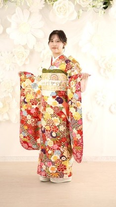 姫路市の成人式は、白地の振袖のイメージ