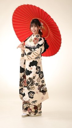 姫路市の成人式は、玉城ティナ×紅一点ブランドの振袖のイメージ