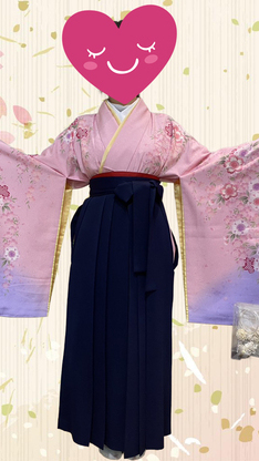 姫路市　卒業袴は紺色の袴にピンクの着物のイメージ