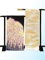 黒留袖-59 金駒金彩刺繍　絞り枝垂れ桜　美しい着物掲載作品