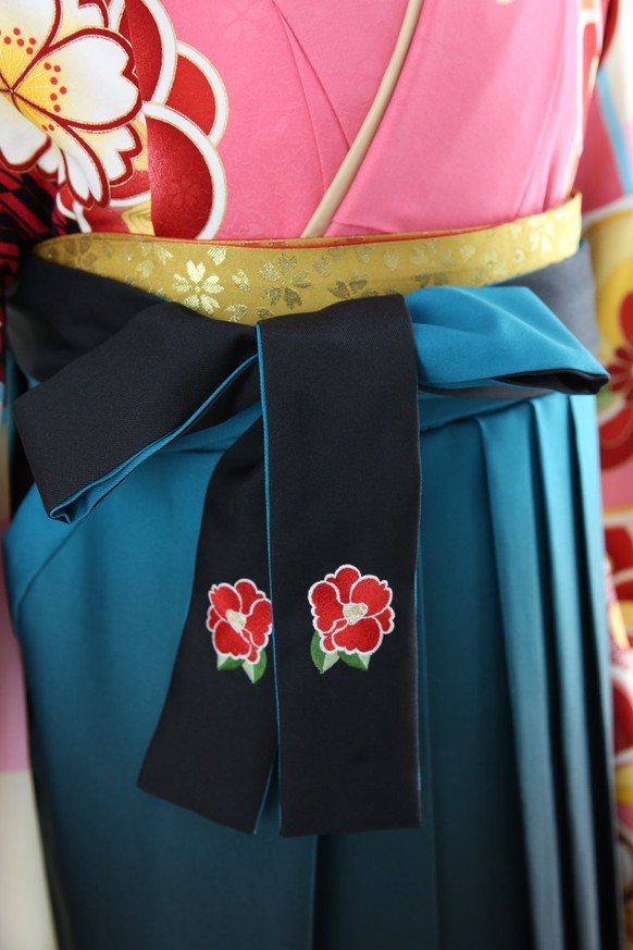 【卒業式袴】卒業式袴用着物-366 / 袴-232　白石麻衣
