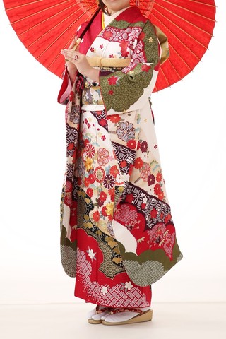 振袖-318 【JJ×Moderno】ブランド 金通し 金駒刺繍 菊 地模様 | 姫路の 