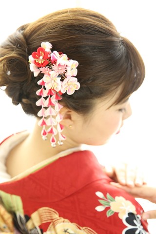 美品 ますいわ屋 枝垂桜と波模様 桜 金彩 赤色 袷 正絹 成人式