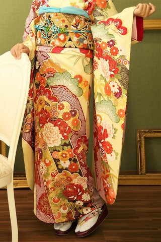 振袖-400 【桂由美】ブランド 金箔 金彩 熨斗柄 | 姫路の成人式 振袖-400 【桂由美】ブランド 金箔 金彩 熨斗柄 | 姫路の成人式