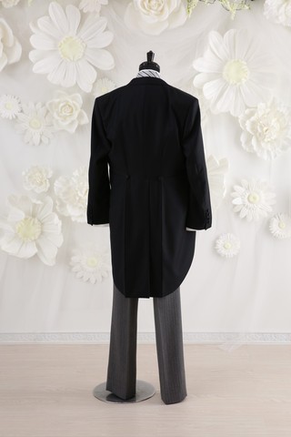 結婚式用モーニング モーニングとは？を徹底解説！燕尾服との違いも｜結婚式の服装