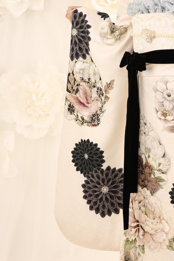 【振袖レンタル　成人式振袖　着物】振袖-665　【玉城ティナ×紅一点】