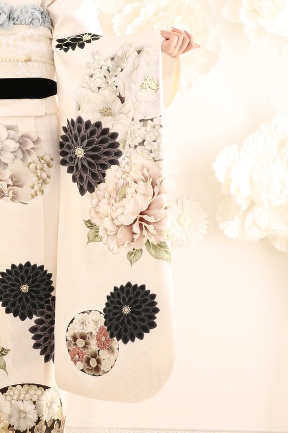 【振袖レンタル　成人式振袖　着物】振袖-665　【玉城ティナ×紅一点】