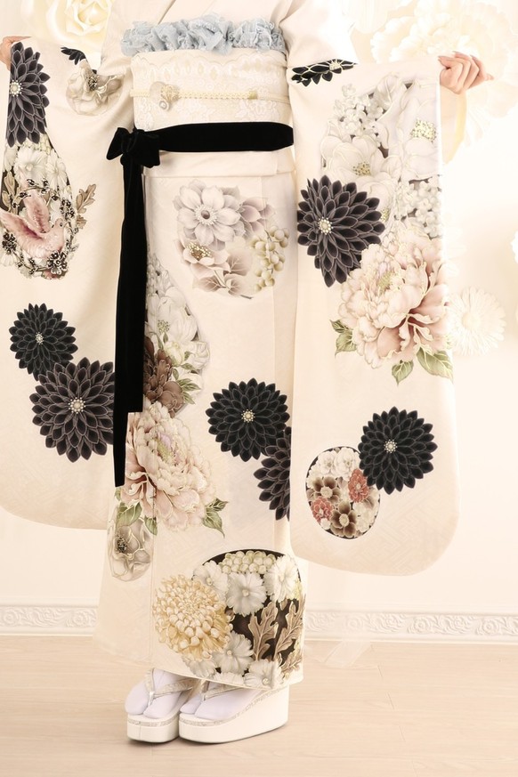 【振袖レンタル　成人式振袖　着物】振袖-665　【玉城ティナ×紅一点】