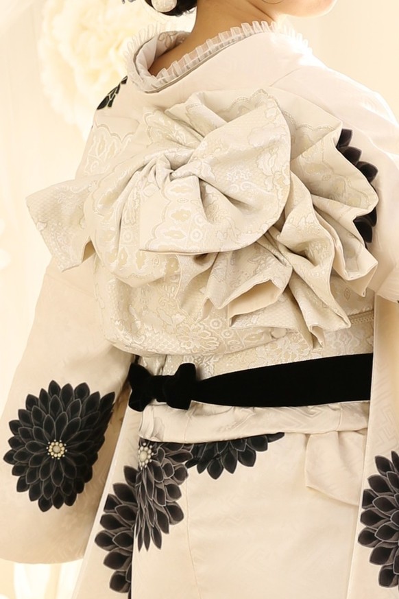 【振袖レンタル　成人式振袖　着物】振袖-665　【玉城ティナ×紅一点】