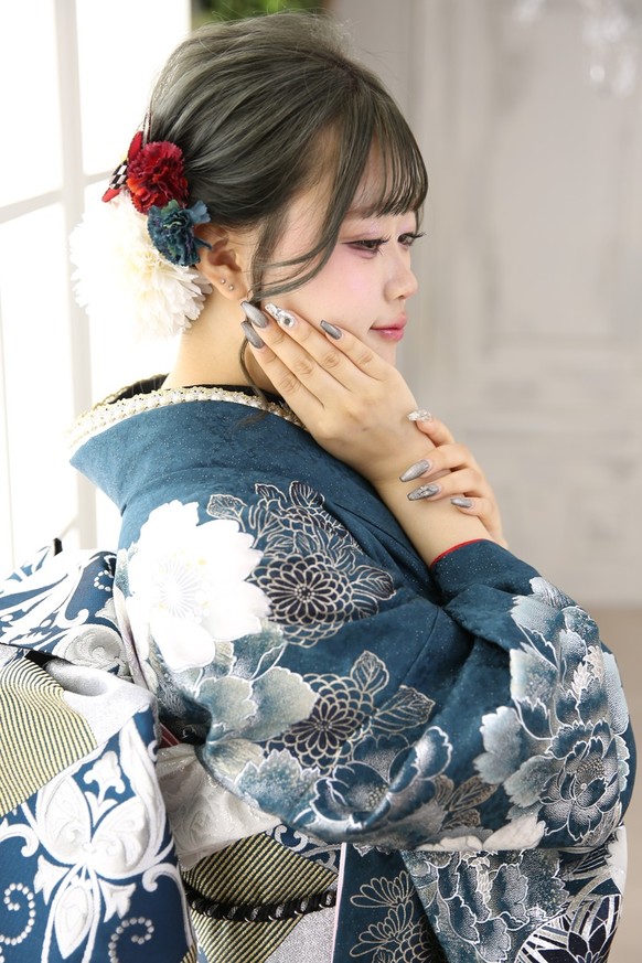 【振袖レンタル　成人式振袖　着物】振袖-666【桜田ひより×aoi】