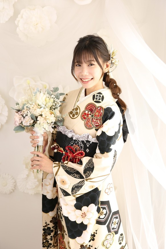 【振袖レンタル　成人式振袖　着物】振袖-511　【玉城ティナ×紅一点】