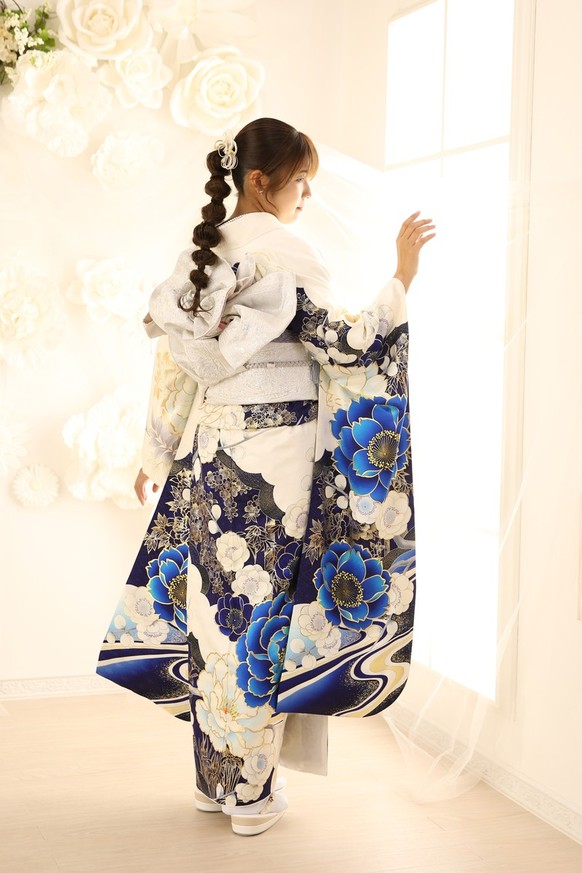 【振袖レンタル　成人式振袖　着物】振袖-533　【假屋崎省吾振袖の世界】