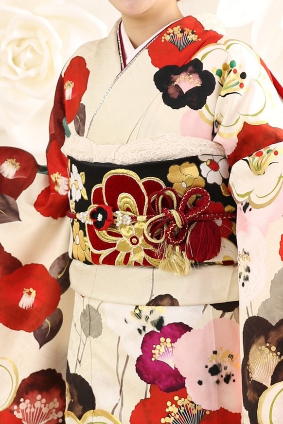 【振袖レンタル　成人式振袖　着物】振袖-529　【玉城ティナ×紅一点】