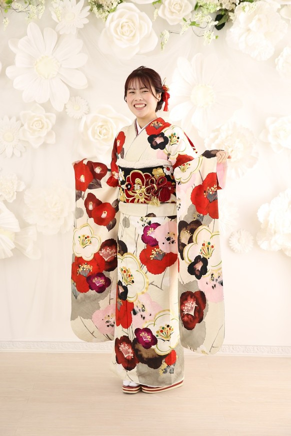 【振袖レンタル　成人式振袖　着物】振袖-529　【玉城ティナ×紅一点】